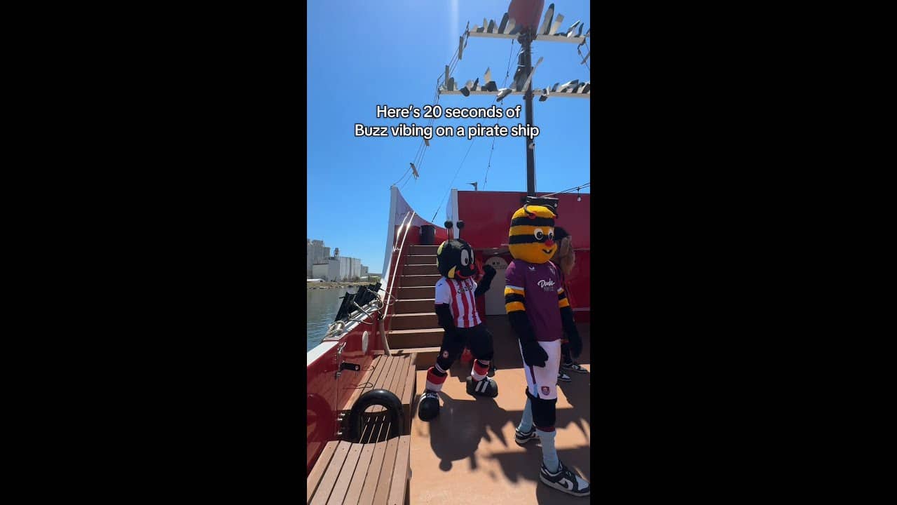 Living his best life 😎🕺