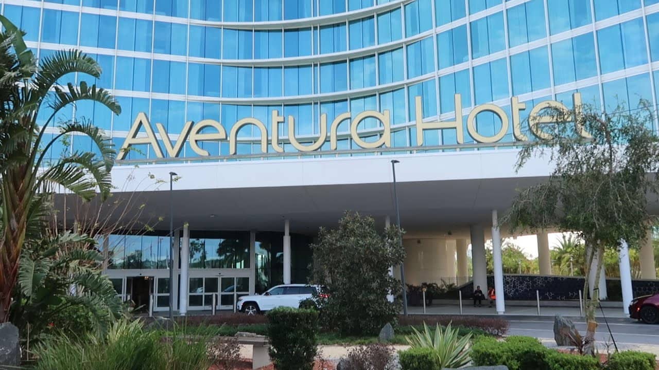 Universal Orlando's Aventura Hotel and Room Tour