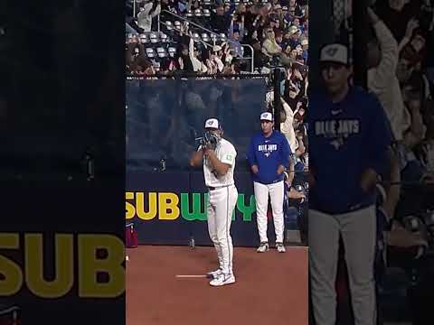 Spencer Miles joined the wave from the bullpen... without realizing 😅