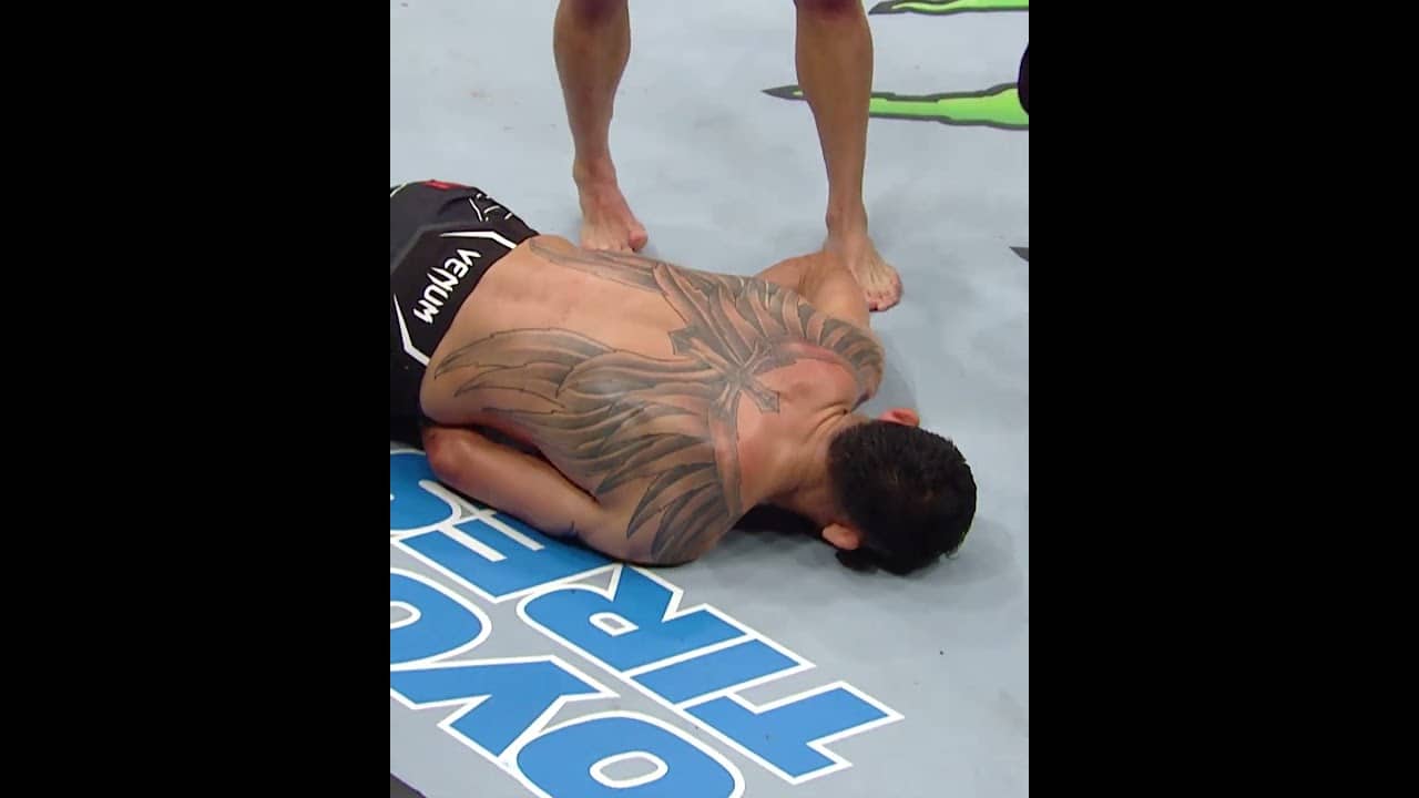 AN ALL TIME KO! #ufcwhitehouse