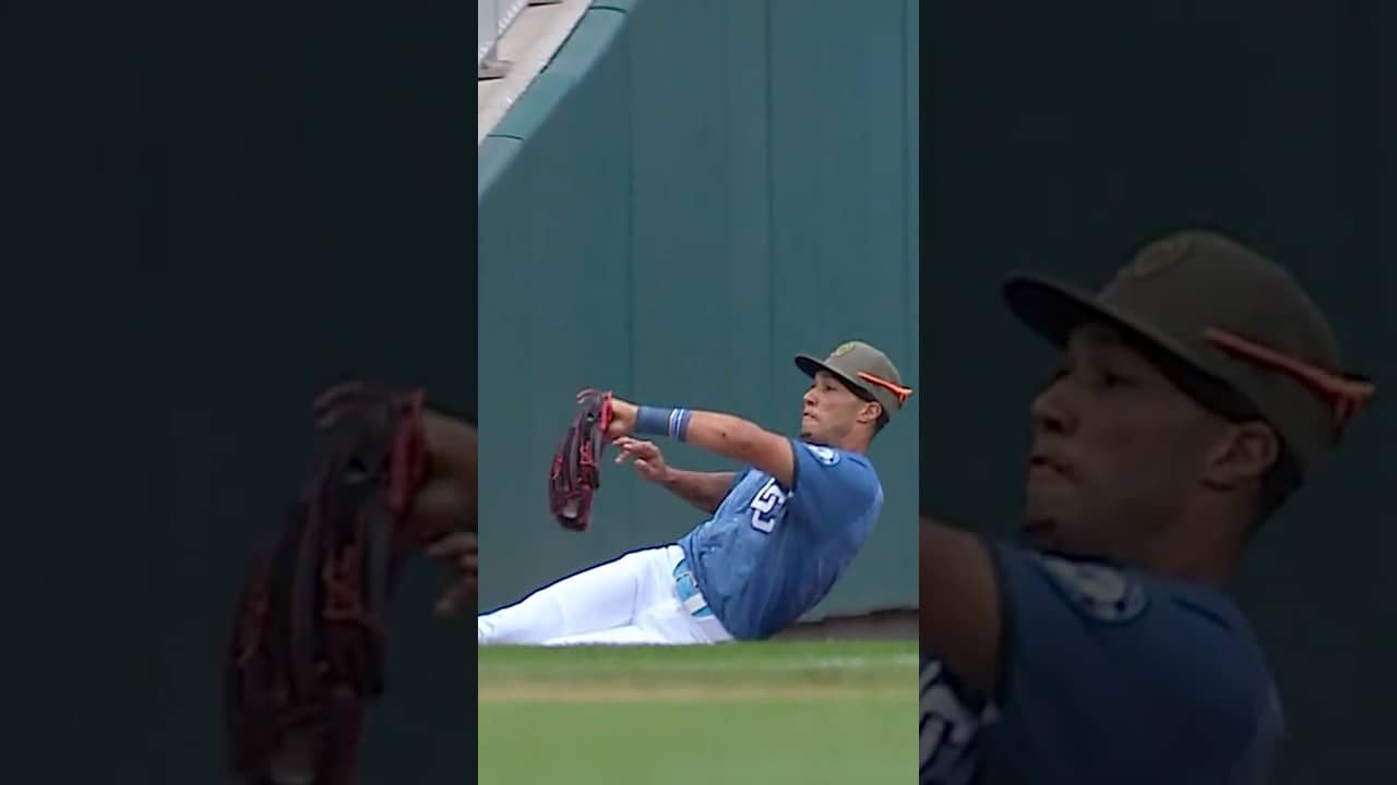 Daylen Lile Sliding Catch At The Wall