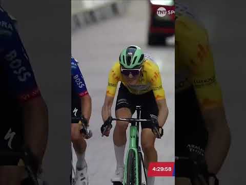 Seixas cements his supremacy 👑💪 The Frenchman outsprints Florian Lipowitz to take his THIRD stage 👏