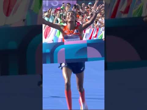 Can't talk about the #ParisMarathon without reliving one of the greatest finishes in history! ⚡️