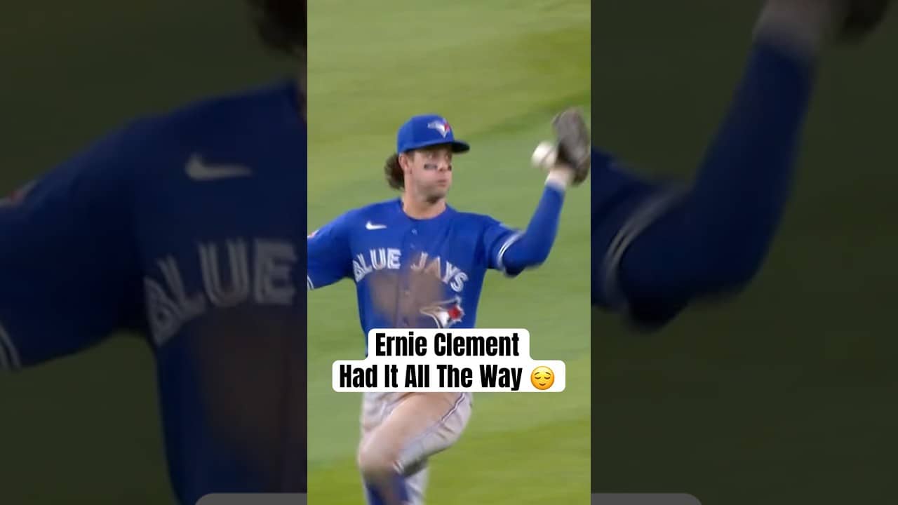 Dog-like reflexes from Ernie Clement 😉🐶 #MLB #BlueJays