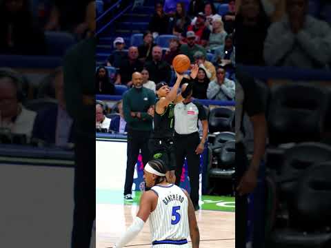 Jeremiah Fears Crosses-Up Jalen Suggs #nba #highlights