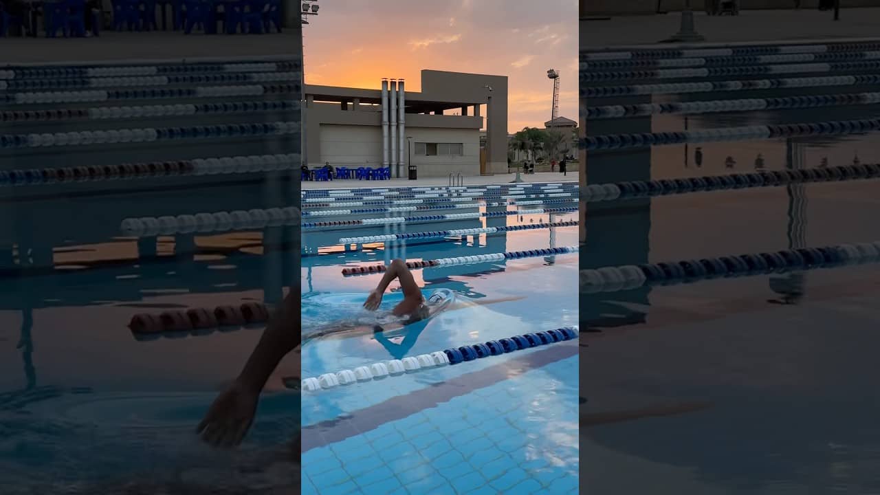 The sundown + the technique = mesmerising ✨ #swimming #swimmer #technique #satisfying