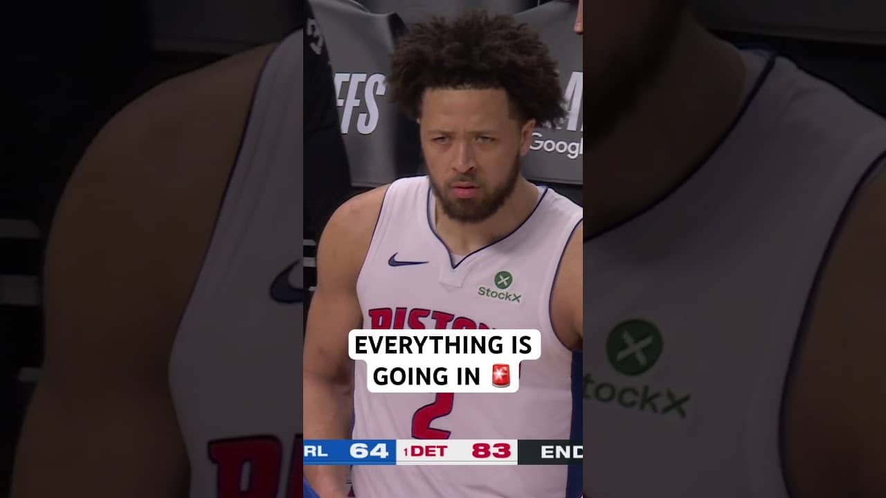 Daniss Jenkins beats the buzzer! 🚨