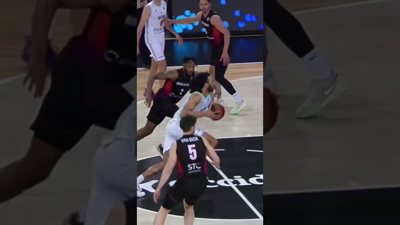 He gave us footwork, dribbling, and a nasty dunk 🤯 #FIBAEuropeCup