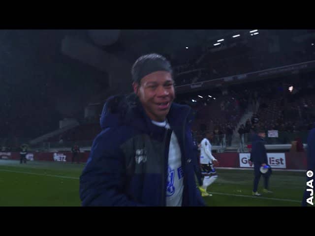 La joie sur le terrain après la victoire de l'AJA à Metz (3-1)
