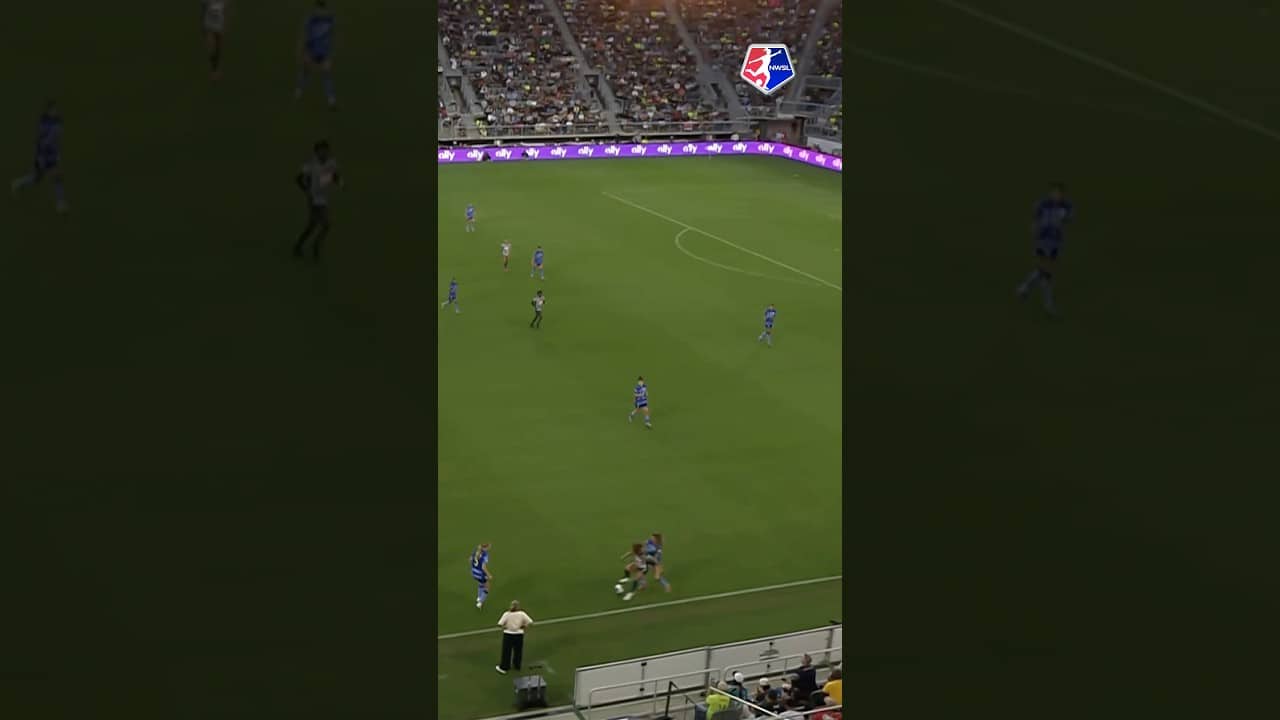 Rodman pulled out the Trin Spin again. 😮‍💨 #nwsl #soccer #football