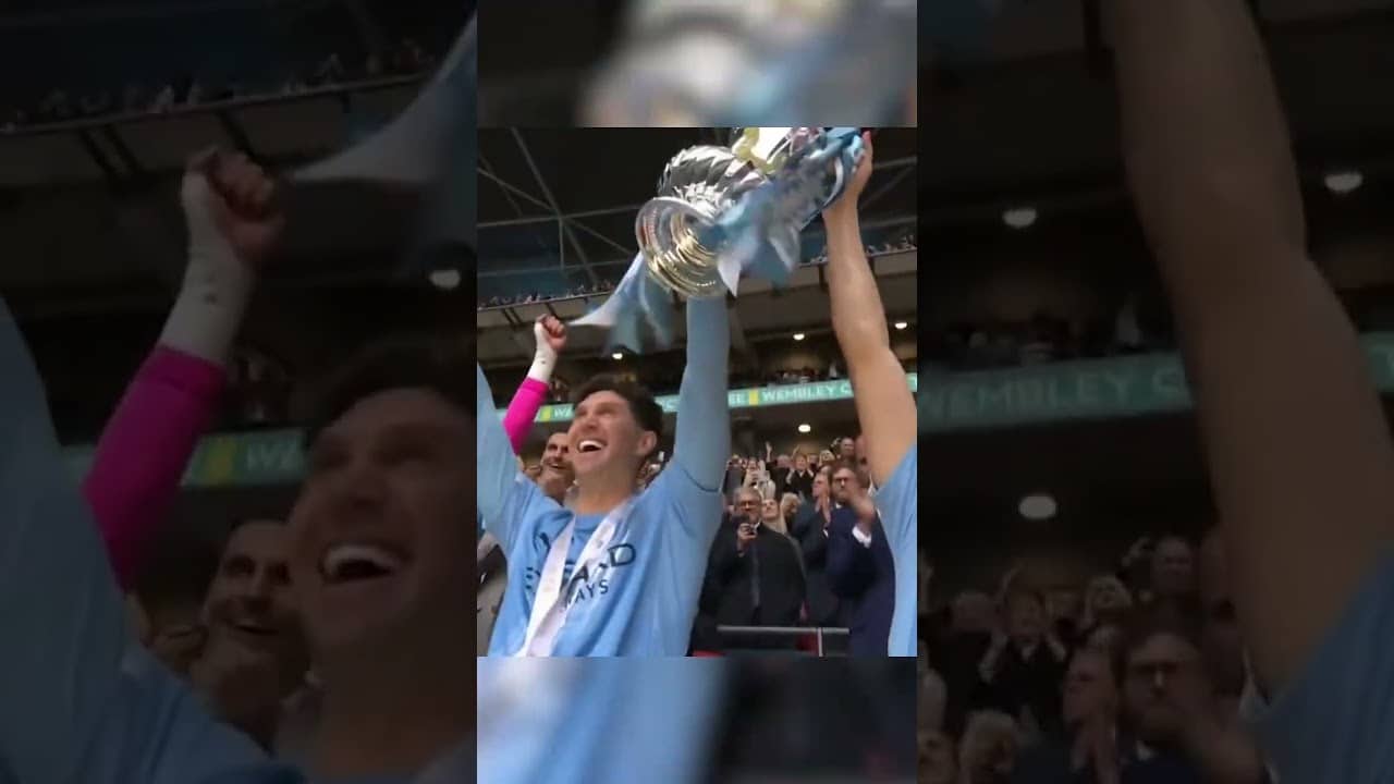 Man City lift the FA Cup 🎉👏