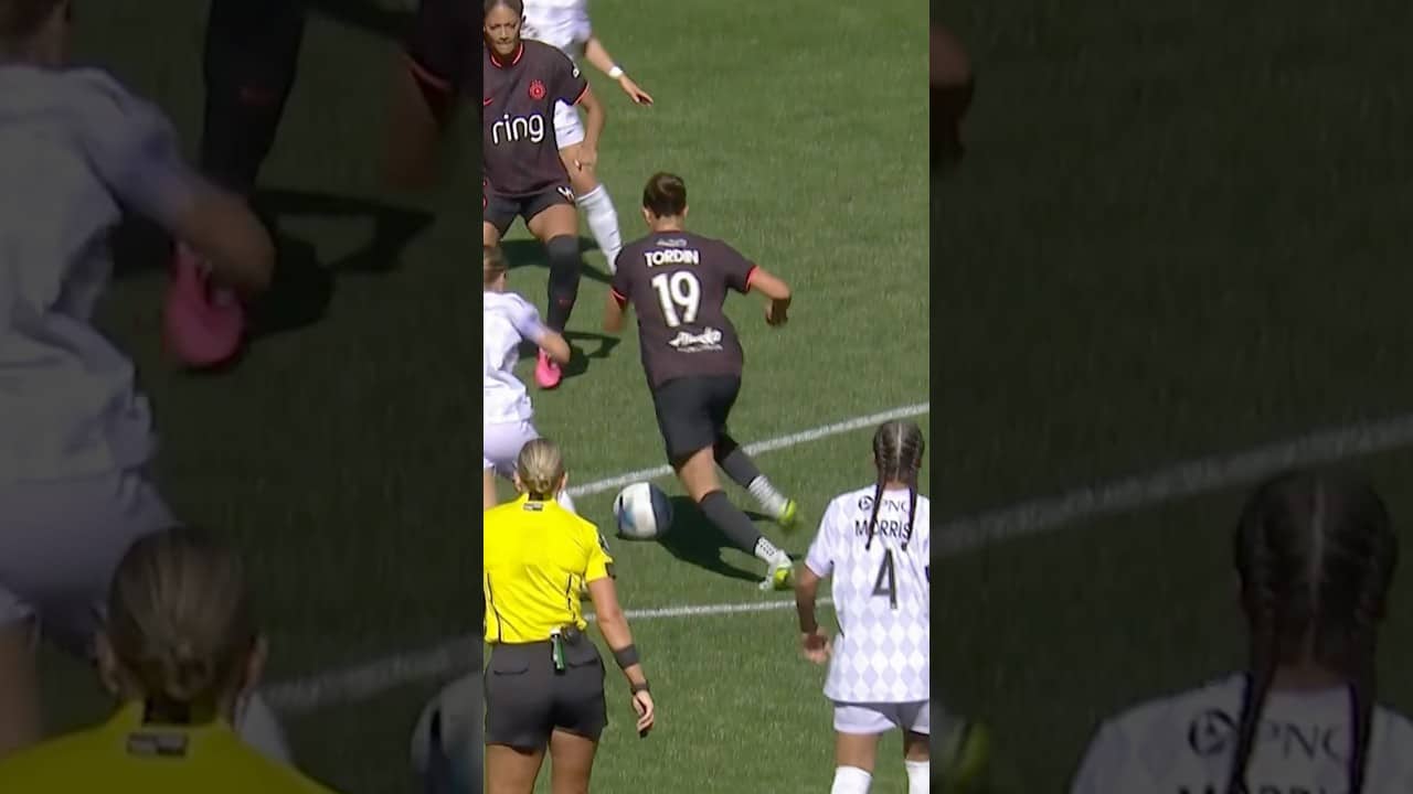 A rocket from Pietra Tordin! 🧨 #nwsl #soccer #football
