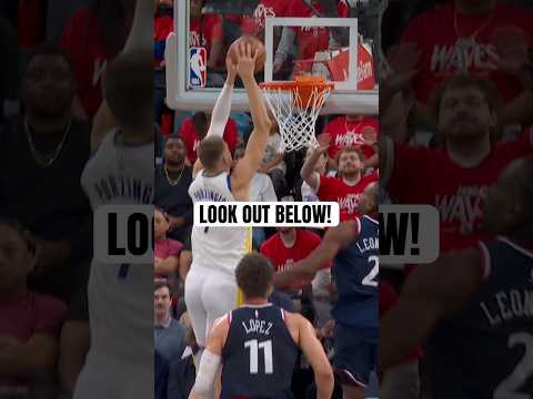 Porzingis with another putback dunk!