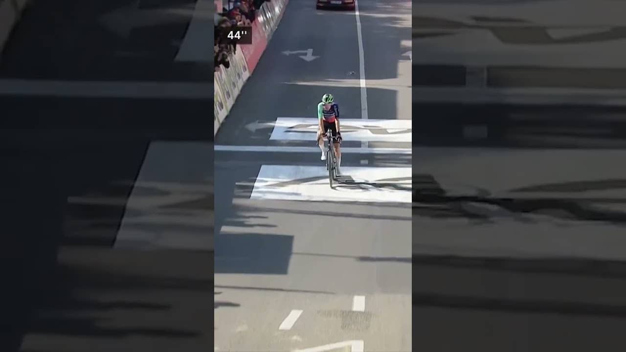 Paul Seixas with a huge ride to place second at LBL, with Pogacar the first to congratulate him 👏