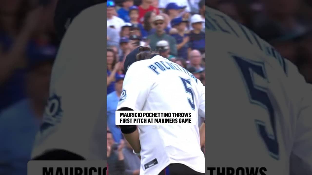 USMNT manager Mauricio Pochettino throws out the first pitch at the Mariners game!