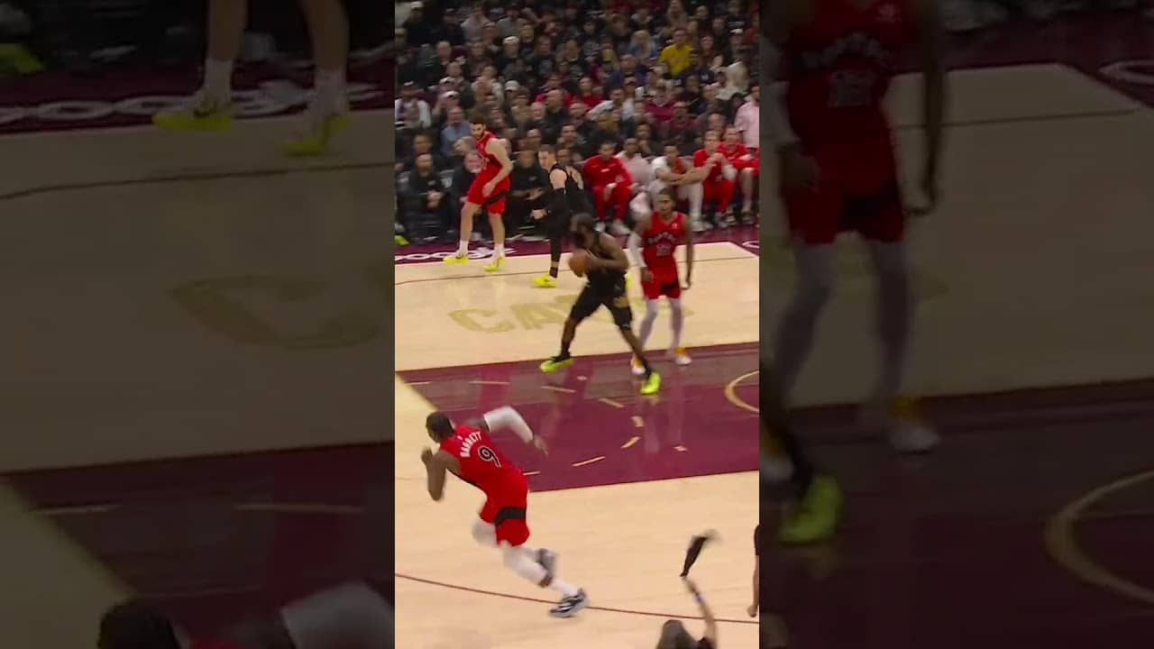 THAT MERRILL MAGIC. #cavsraptors #nbaplayoffs #nba #sammmerrill