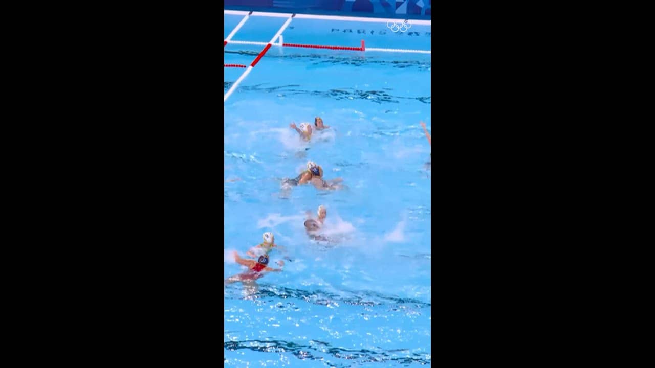 WHAT a goal to take the lead in the Olympic final! 🤽♀️