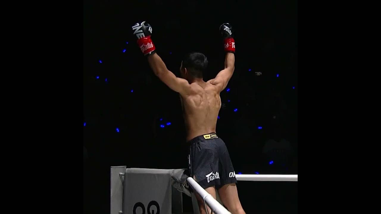 BRUTAL knee 🦵 Isaiah Badato KOs Retsu Sashida in Round 1 of his ONE Friday Fights debut!