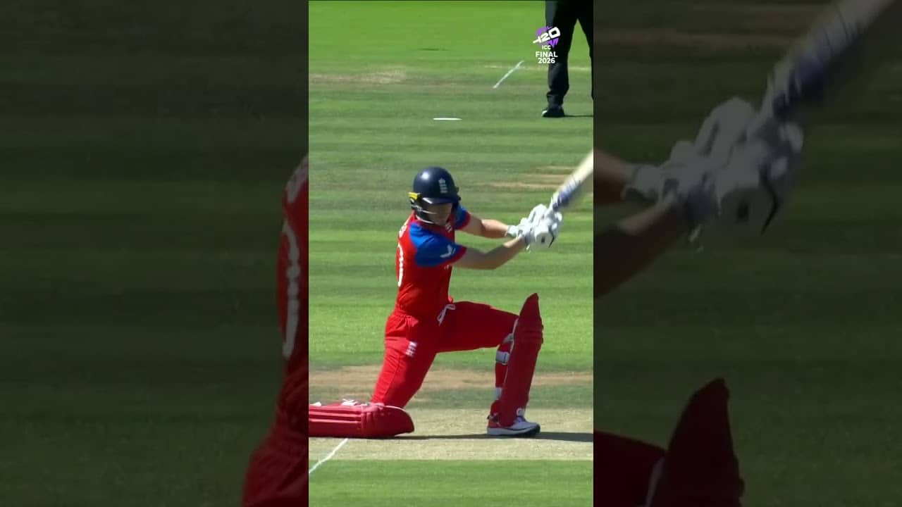 Georgia Voll's diving catch gives Australia their early breakthrough 👌 #T20WorldCup