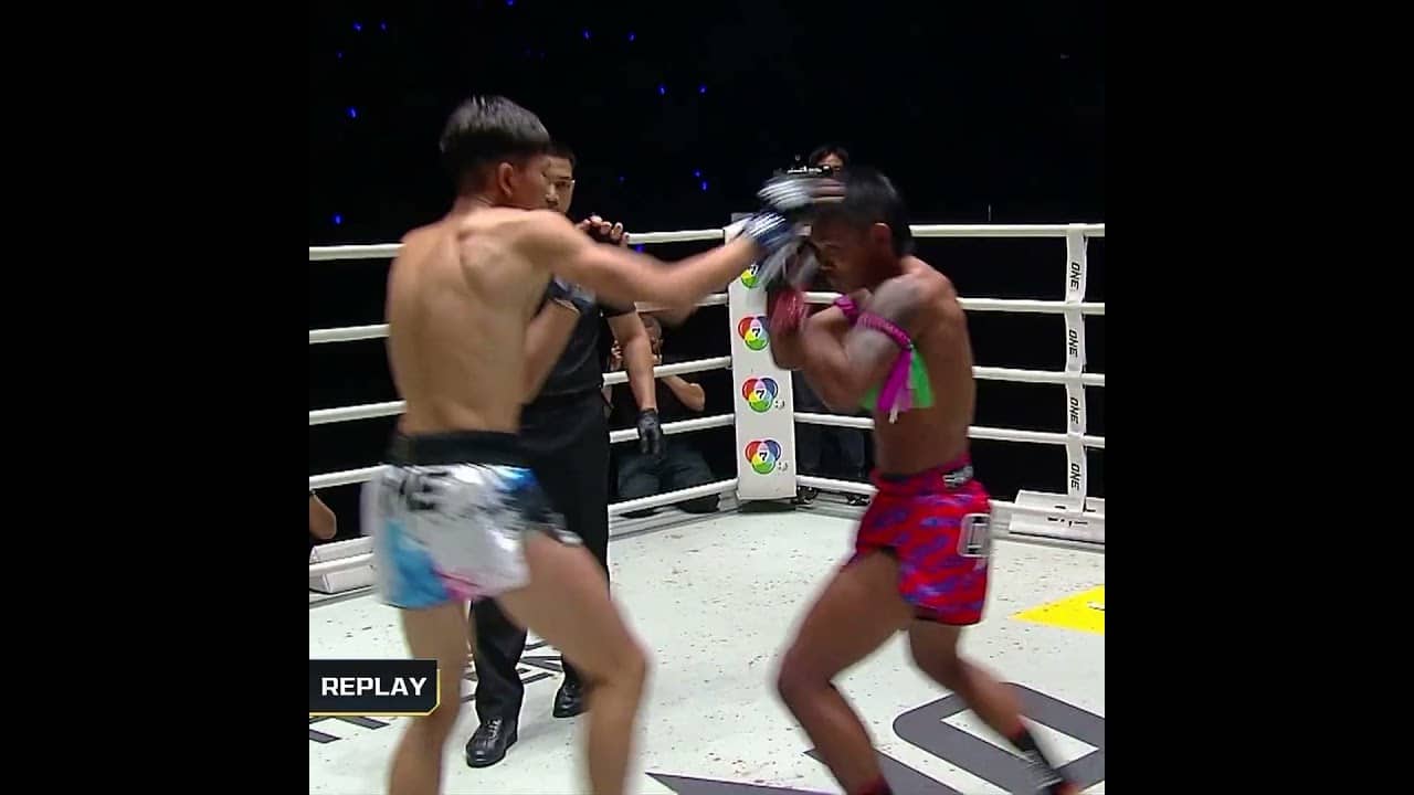 LIVER SHOT 😵 Isannuea snaps Khunpon's four-fight win streak with a first-round KO!
