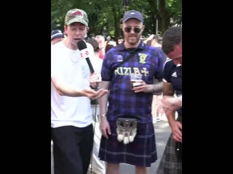 Chris Turner freestyles using random items from Scotland’s Tartan Army sporrans at the World Cup 🔥