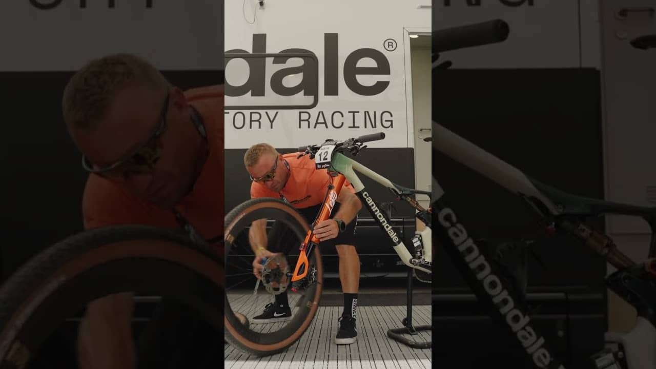 Lefty WHEEL CHANGE 👀 #shorts #mtb