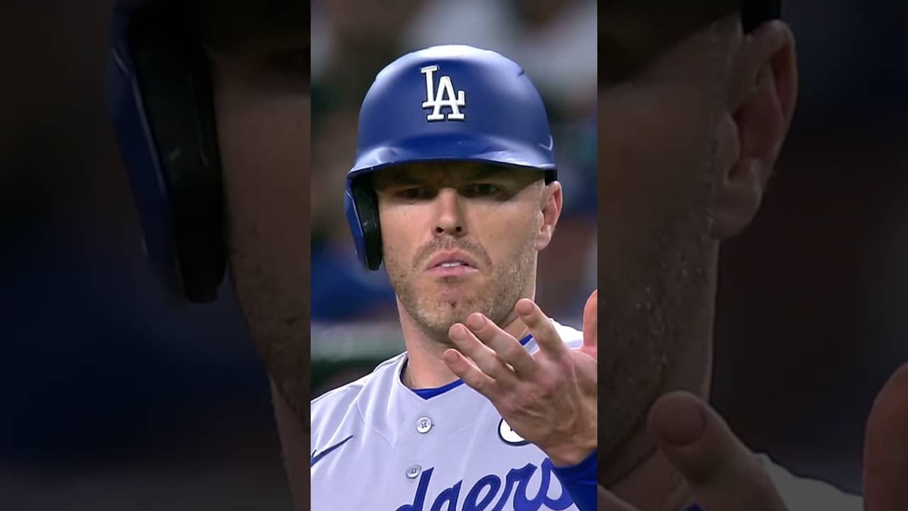 Freddie Freeman couldn't believe that his former teammate Michael Soroka was trying to pick him off😭