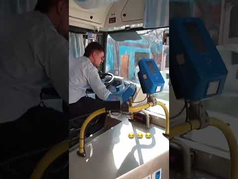 This bus driver stopped and celebrated after Argentina took the lead (via @patricialuque04/TT)