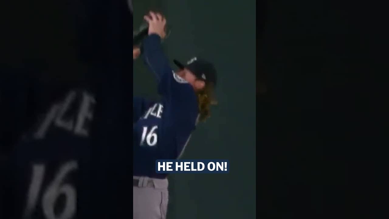 Ben Gamel crashes into the wall and makes INCREDIBLE grab!