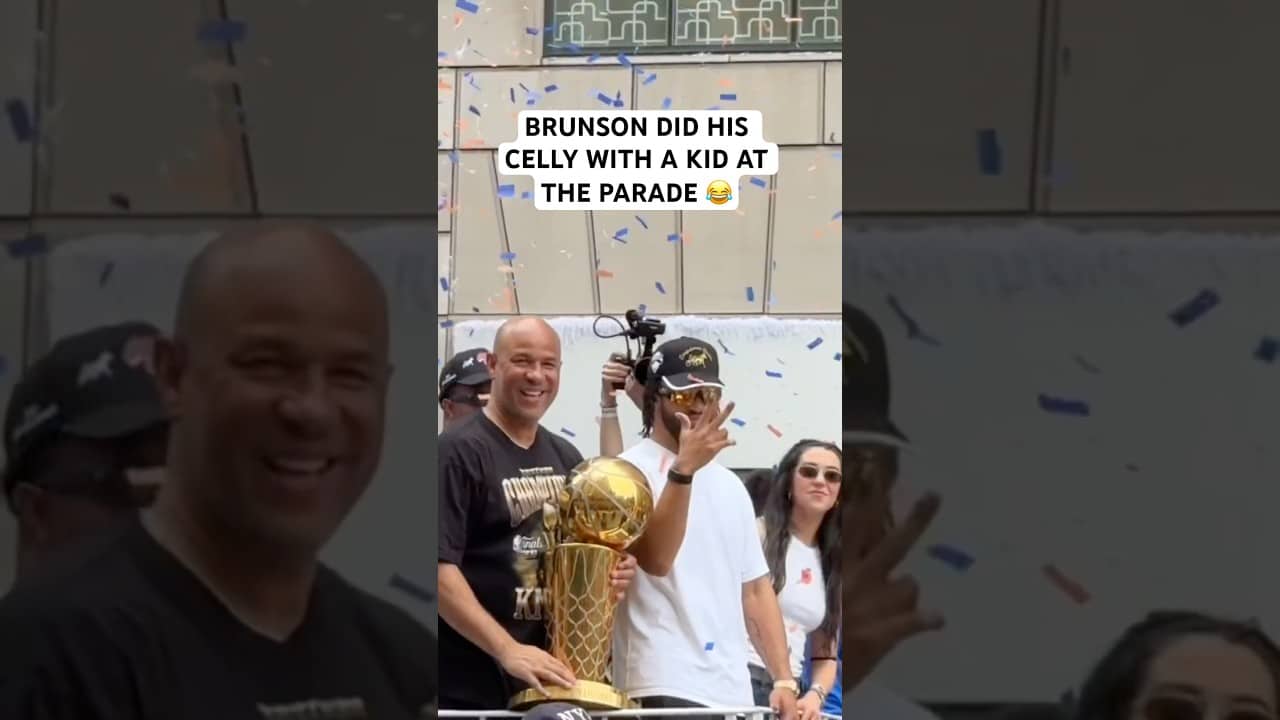 The kid in the crowd was loving Brunson hitting his celly 😂