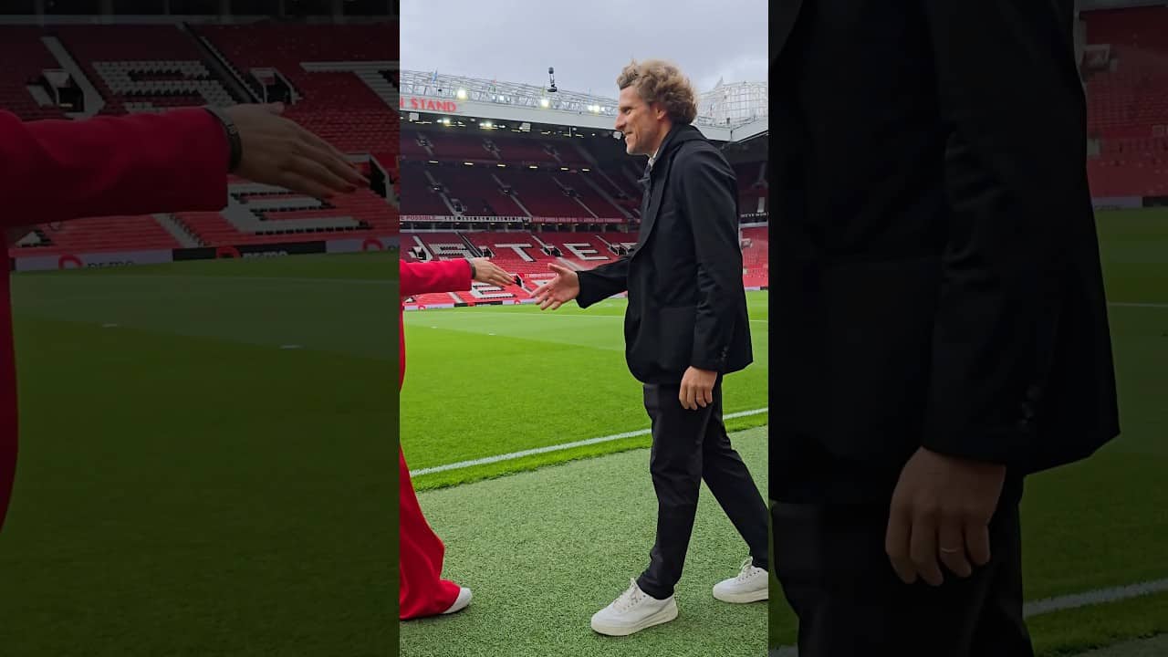 Welcome back to Old Trafford, Diego Forlan 🤝🇺🇾