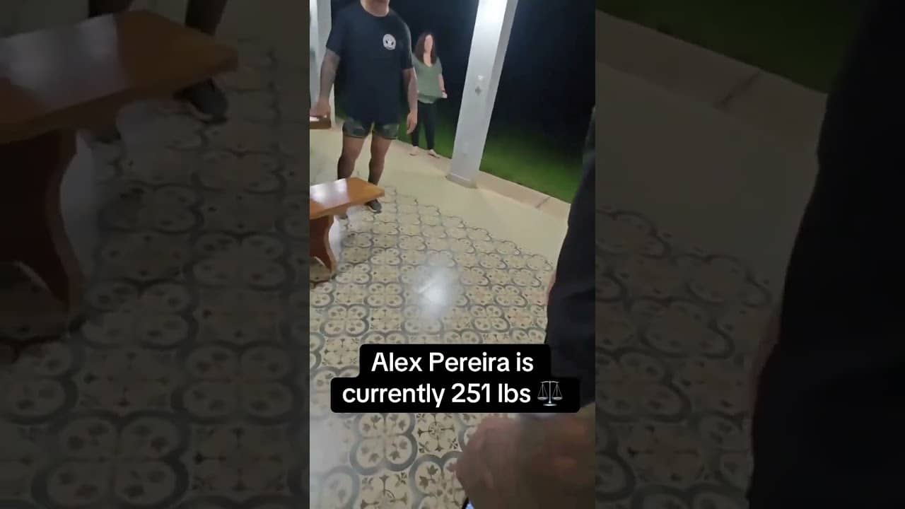 Heavyweight Poatan 💪 (via alexpoatanpereira/IG)