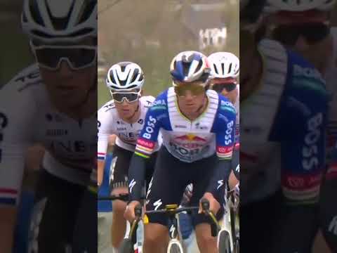 Damage is done on the Molenberg, with all the pre-race favourites going clear of the peloton! 🔥