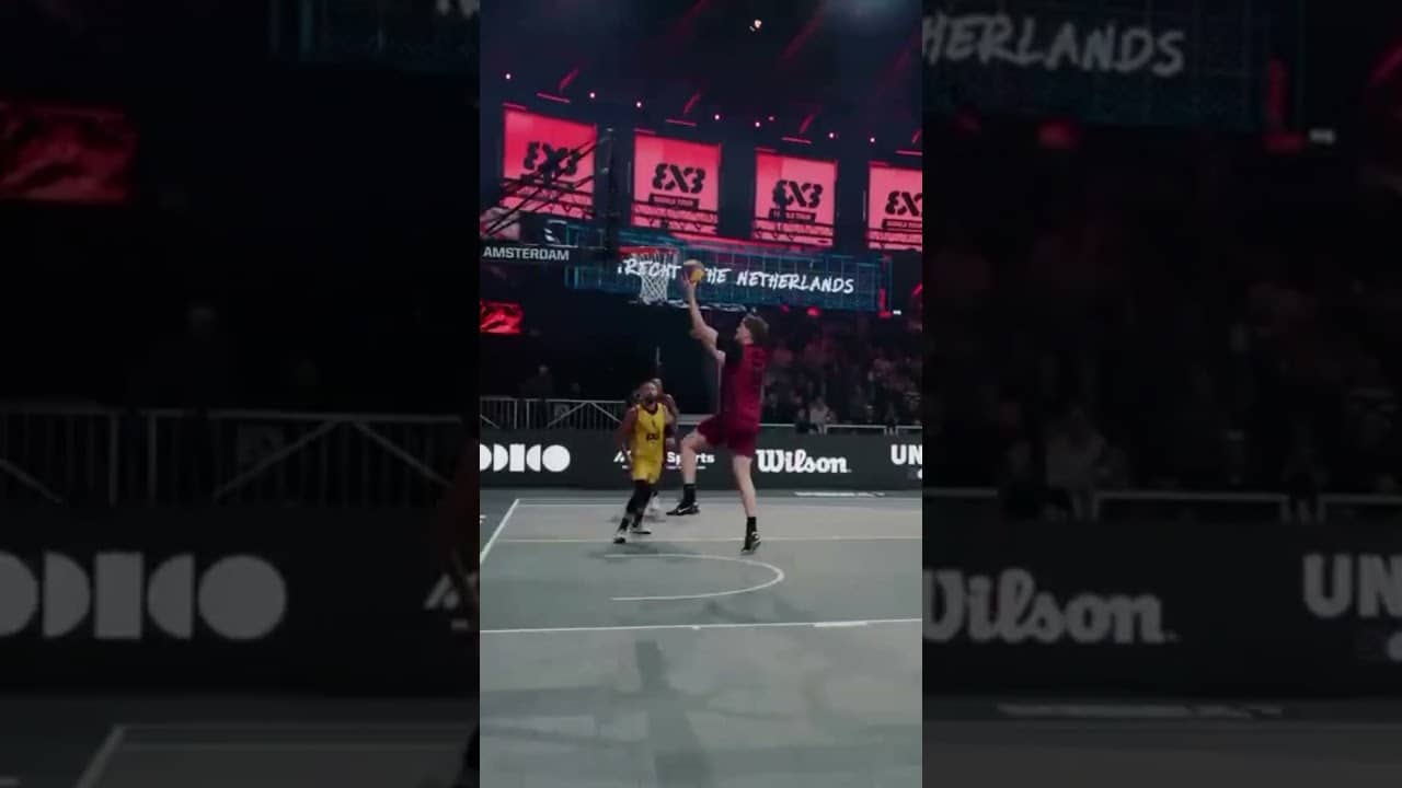 That fake handoff had the defense lost 😵‍💫 Via: FIBA3x3 #3x3basketball
