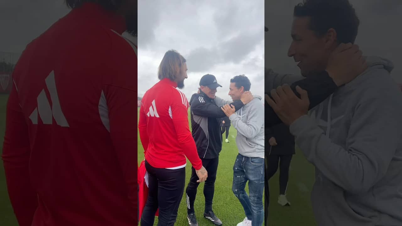 🫂 La visita de Jesús Navas para apoyar al equipo 🤍❤️ #sevillafc #futbol #football #shorts