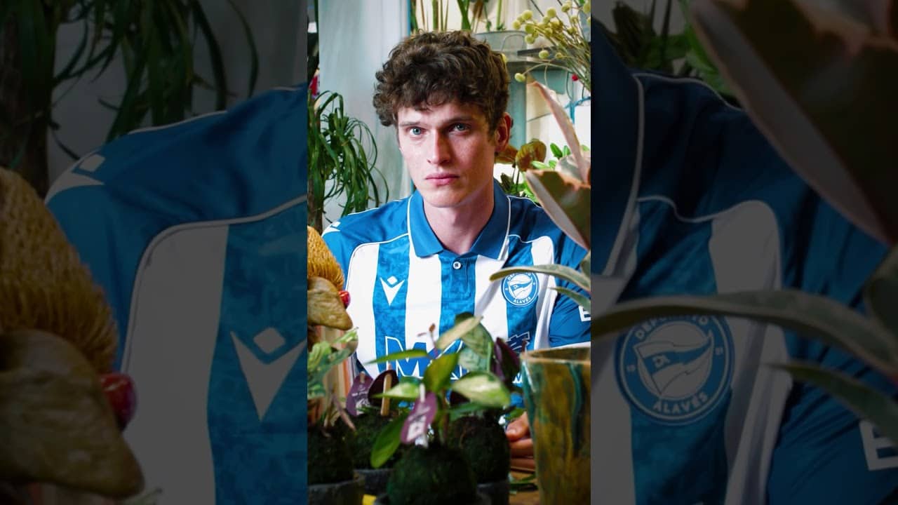 La ciudad que vestimos. La nueva primera equipación ya pisa Vitoria-Gasteiz. 🔵⚪