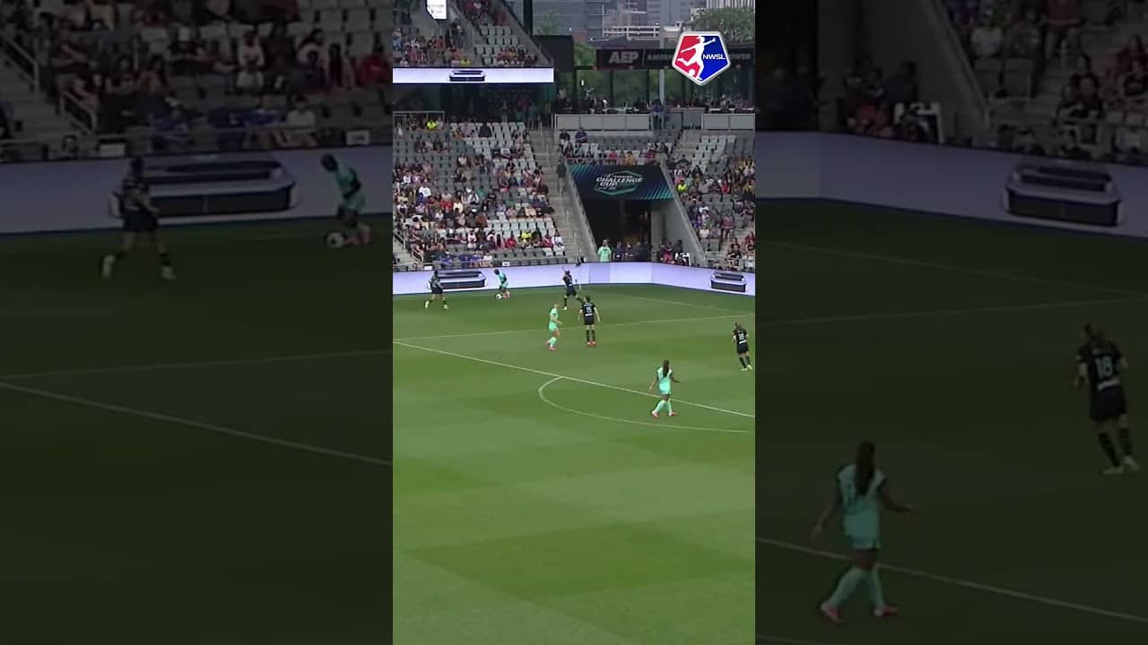 That nutmeg was FILTHY. 😳 Temwa Chawinga 🥜
