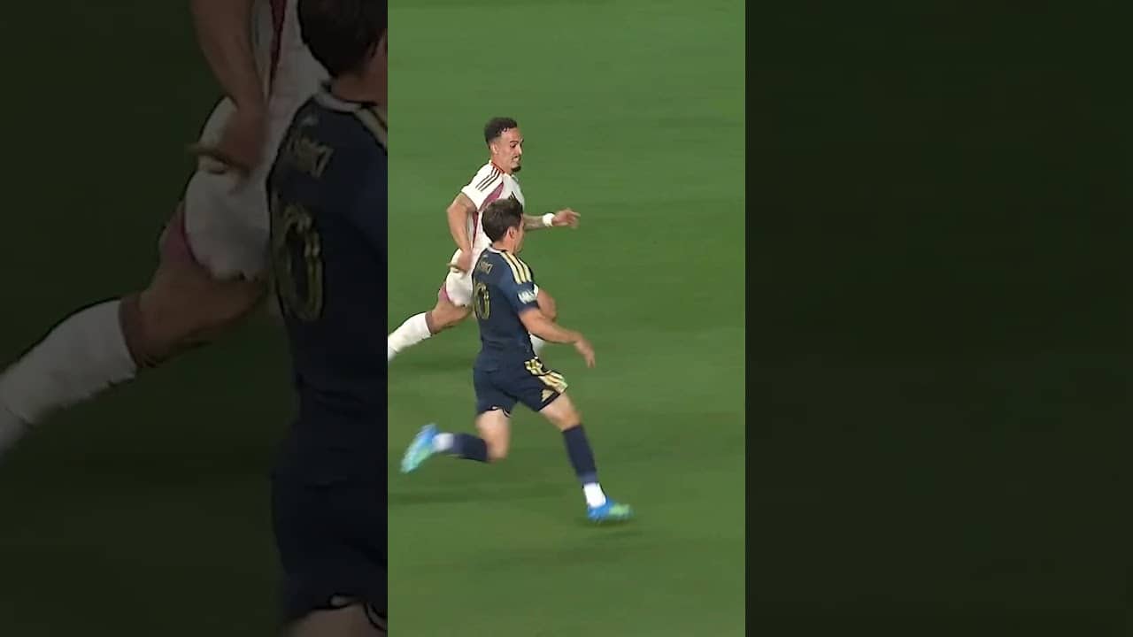 Milan Iloski hustles back to preserve a point for #DOOP 😤 🐍