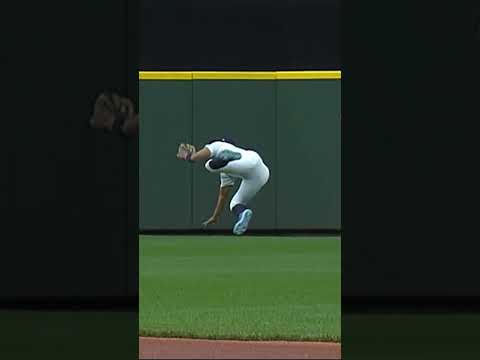Julio Rodríguez made the adjustment, made the catch and made himself smile 😁