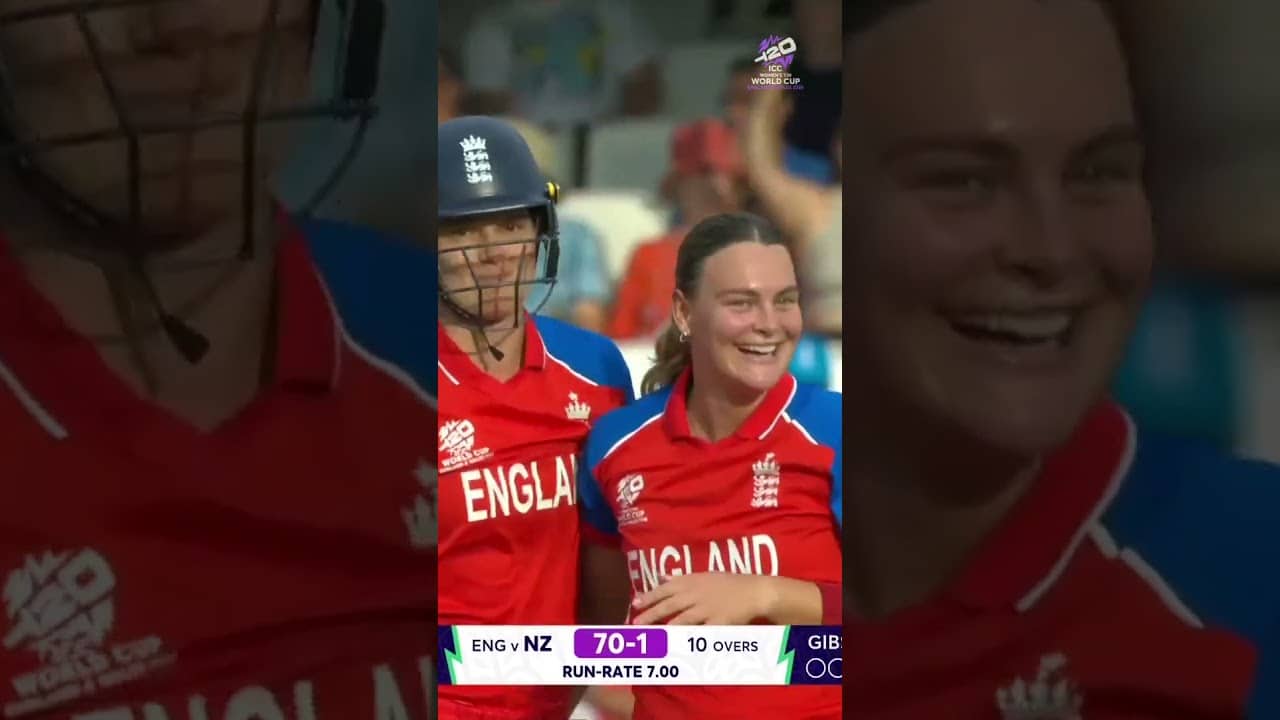 Melie Kerr's scoop doesn't come off, and Dani Gibson hits timber ☝️ #T20WorldCup