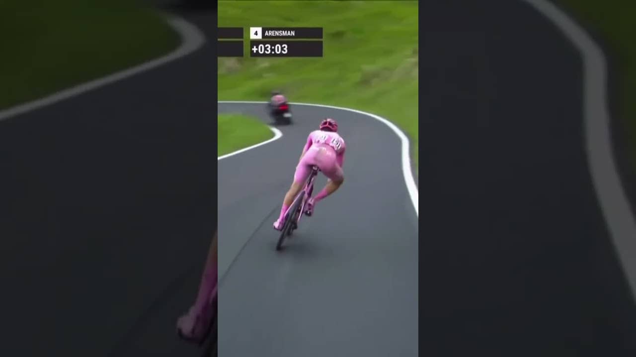 Poetry in motion! 🤩 When Tadej Pogacar put on a masterclass at the Giro d’Italia.