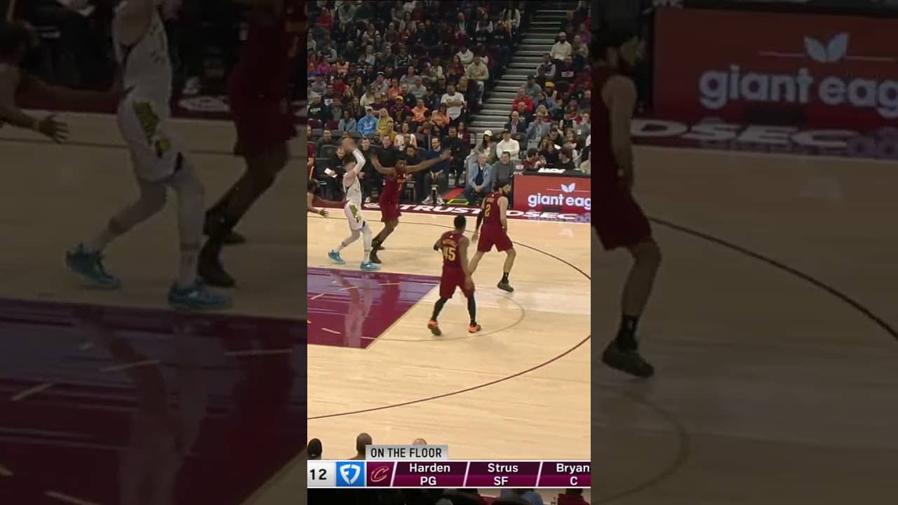 🎯 🎯 🎯 Jalen Slawson with his Third Three of the First Quarter