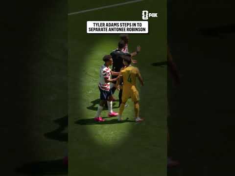 Tyler Adams stops Antonee Robinson from getting in scuffle