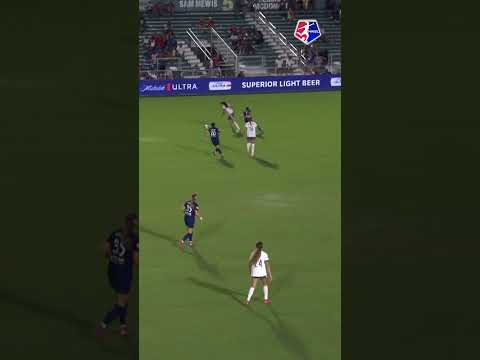 Sofia Huerta’s composure on the ball is elite. 🧠⚽ #nwsl #soccer #football