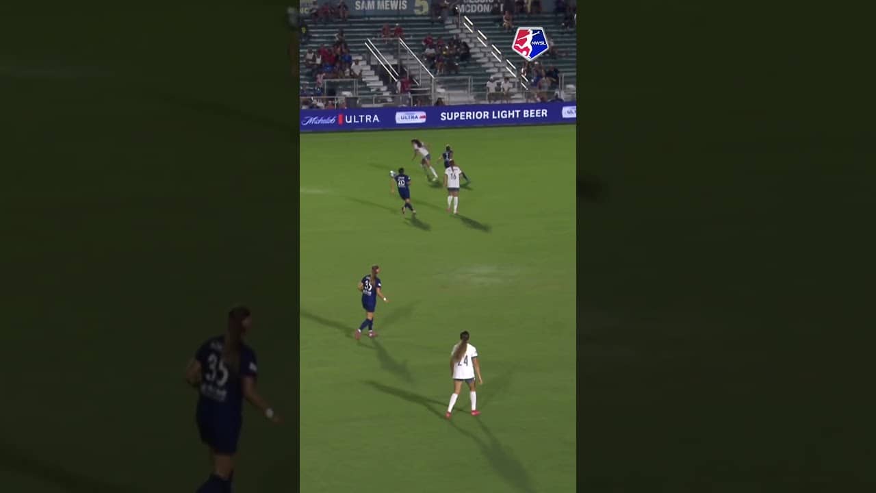 Sofia Huerta’s composure on the ball is elite. 🧠⚽ #nwsl #soccer #football
