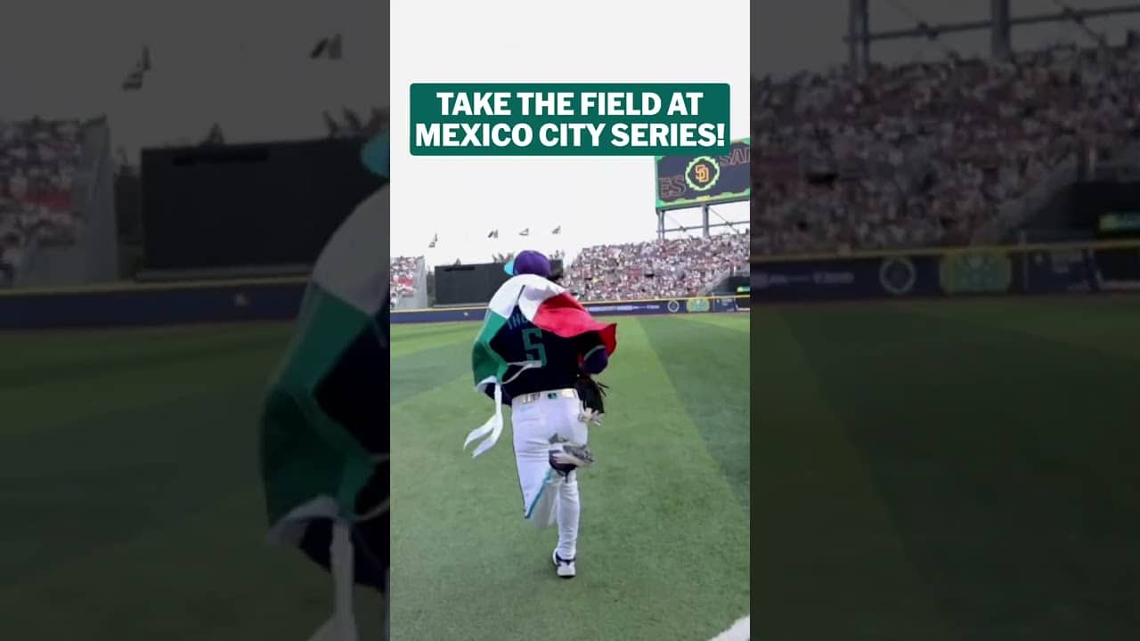 Alek Thomas shows his love & pride as he takes the field with the flag of Mexico🇲🇽 #MexicoCitySeries