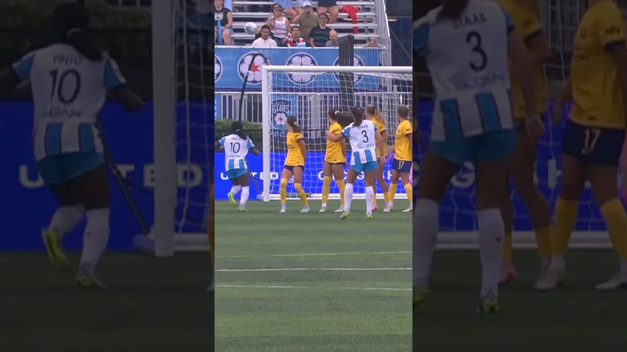 SAM STAAB! The perfect free kick! 😱🤌 #nwsl #soccer #football