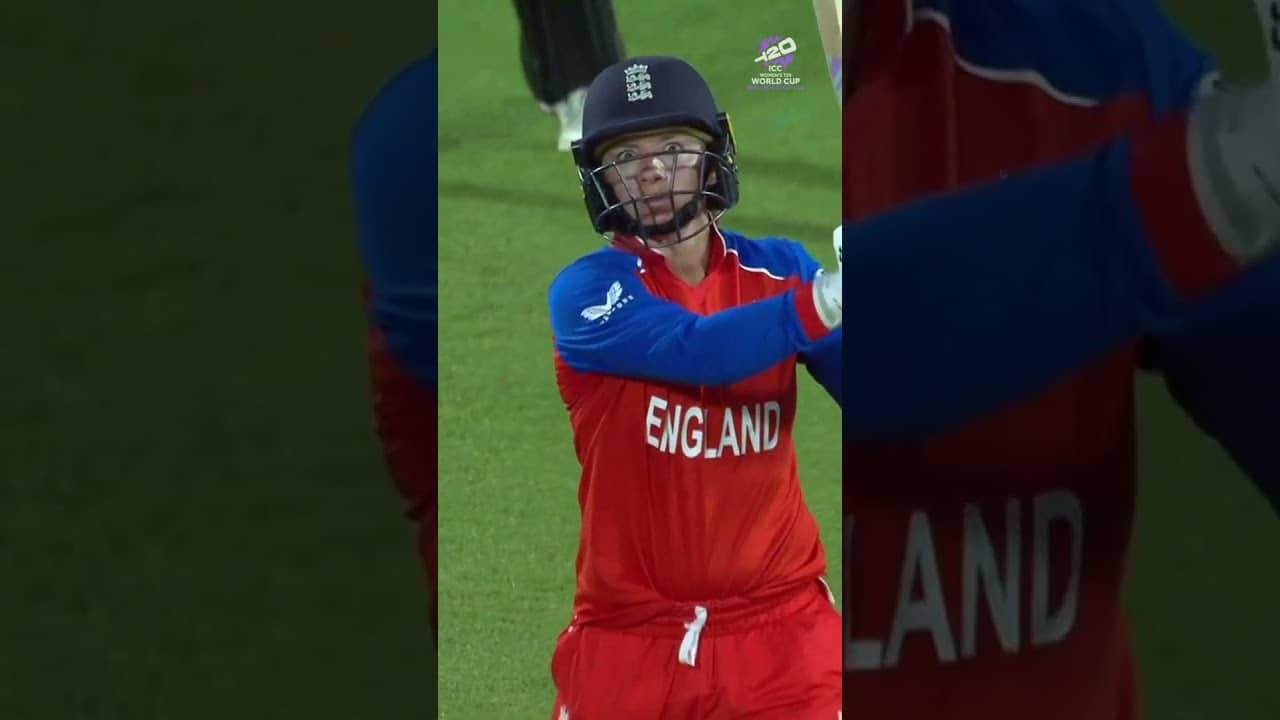 Danni Wyatt-Hodge in full control as England cruise in the chase against New Zealand 💪 #T20WorldCup