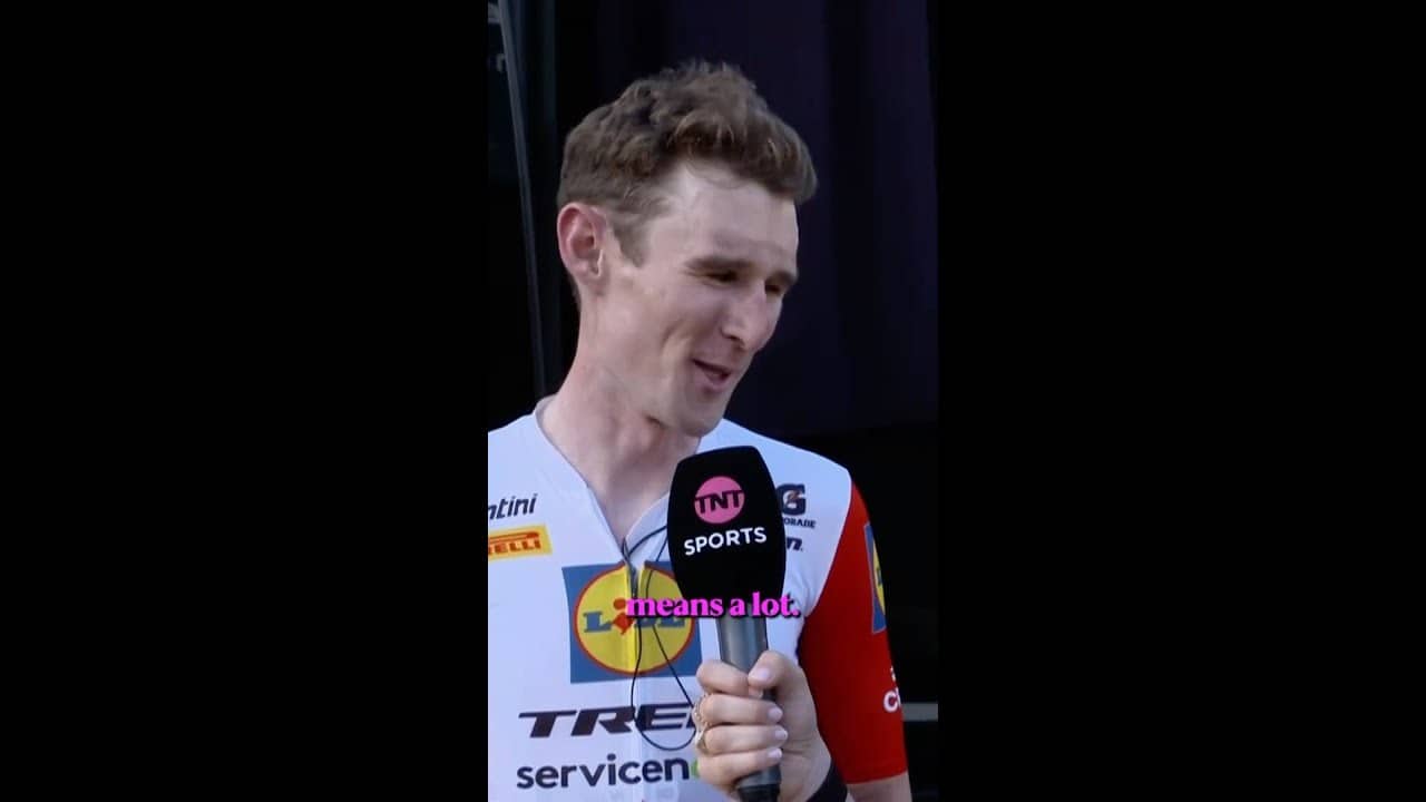 Derek Gee got some more bad luck today, but managed to make his way back to the bunch 😅