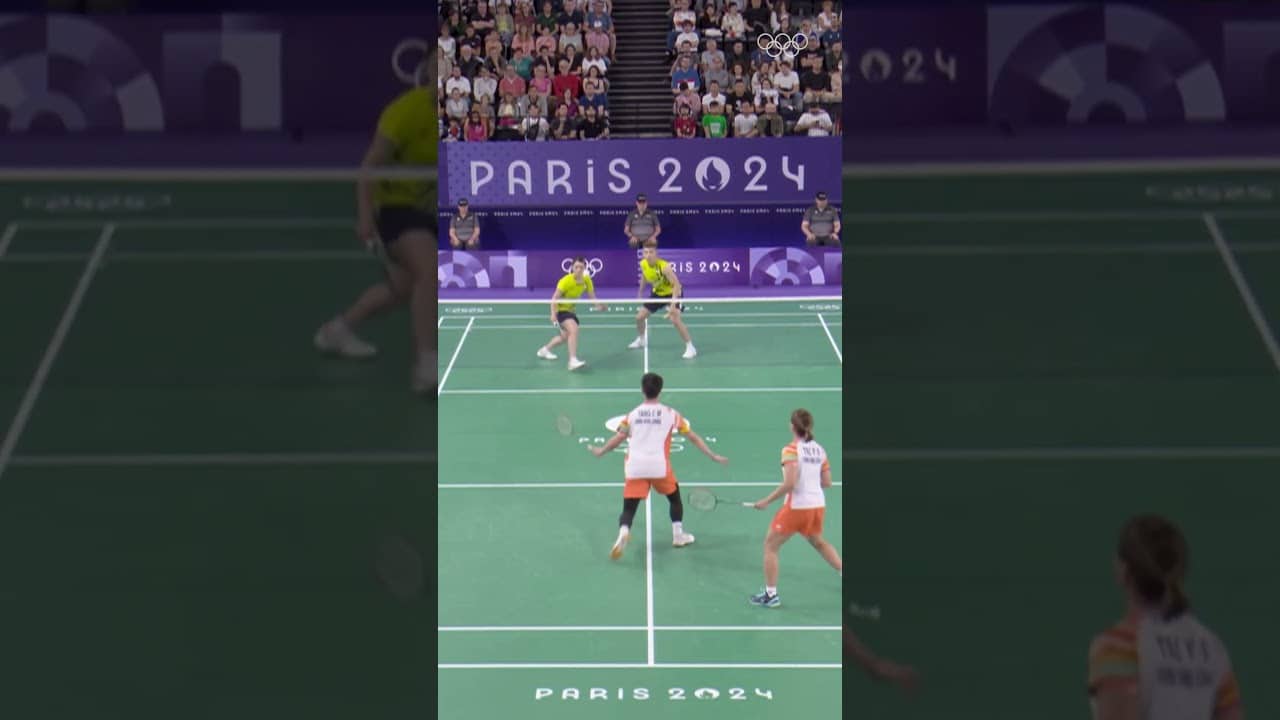 He fell, but still won the point! 😳